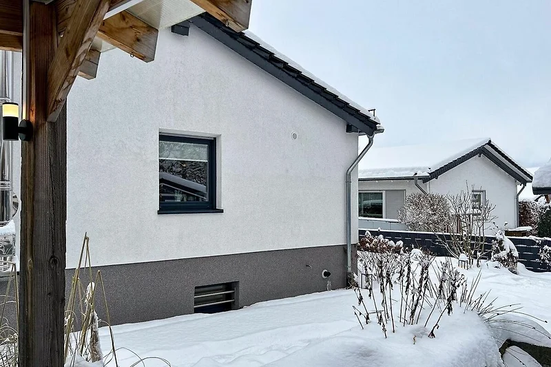 Außenseite Ferienhaus (Winter)