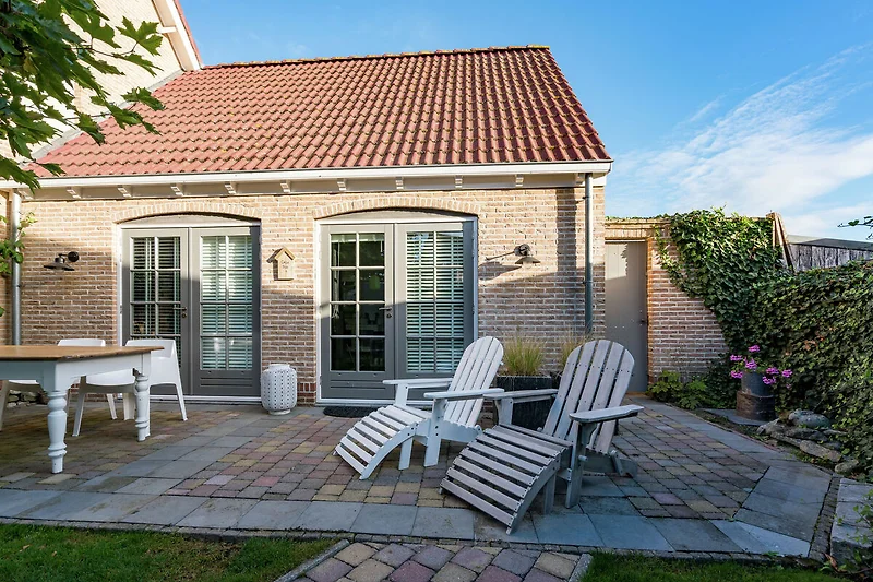 Außenseite Ferienhaus (Sommer)