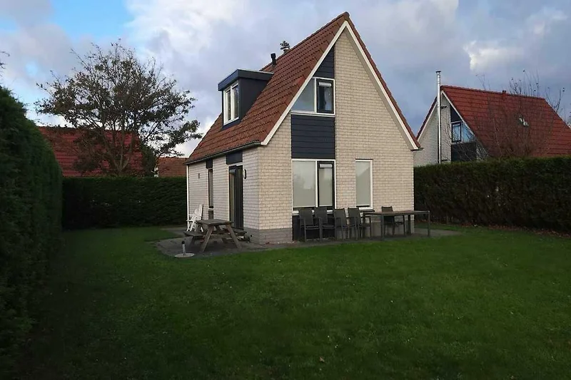 Außenseite Ferienhaus (Sommer)