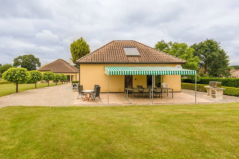 Außenseite Ferienhaus (Sommer)