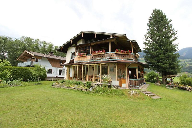 Außenseite Ferienhaus (Sommer)