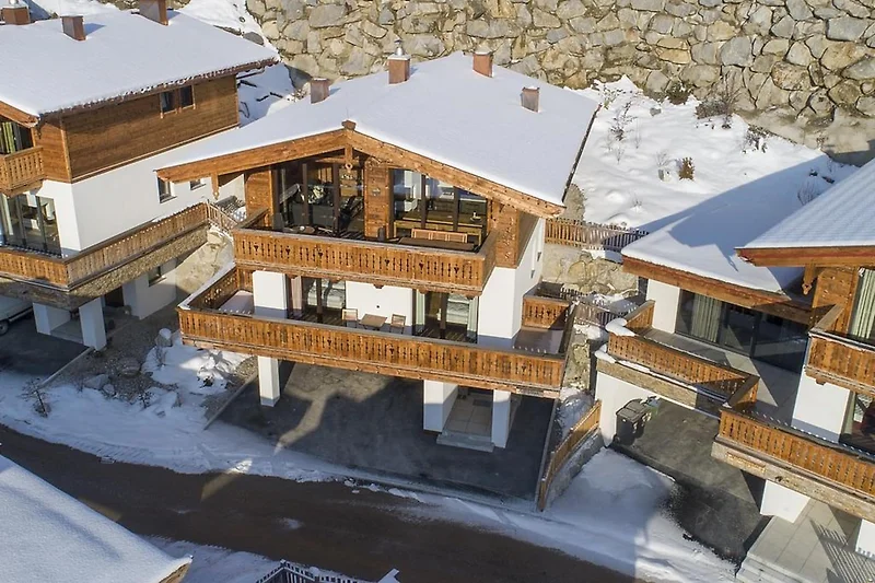 Außenseite Ferienhaus (Winter)