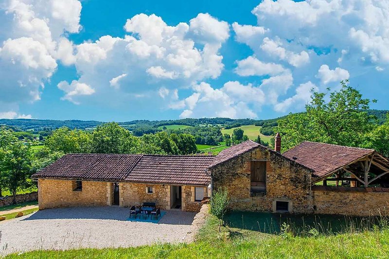 Außenseite Ferienhaus (Sommer)