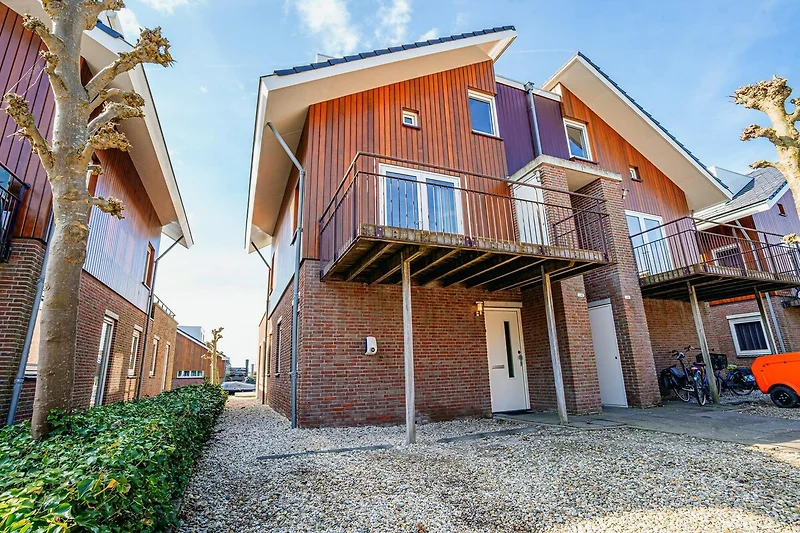 Außenseite Ferienhaus (Sommer)