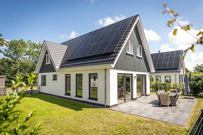 Außenseite Ferienhaus (Sommer)