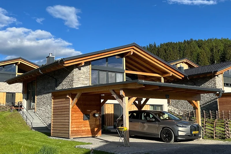 Außenseite Ferienhaus (Sommer)