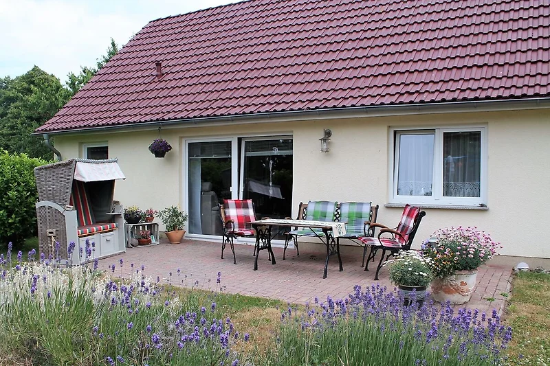 Außenseite Ferienhaus (Sommer)