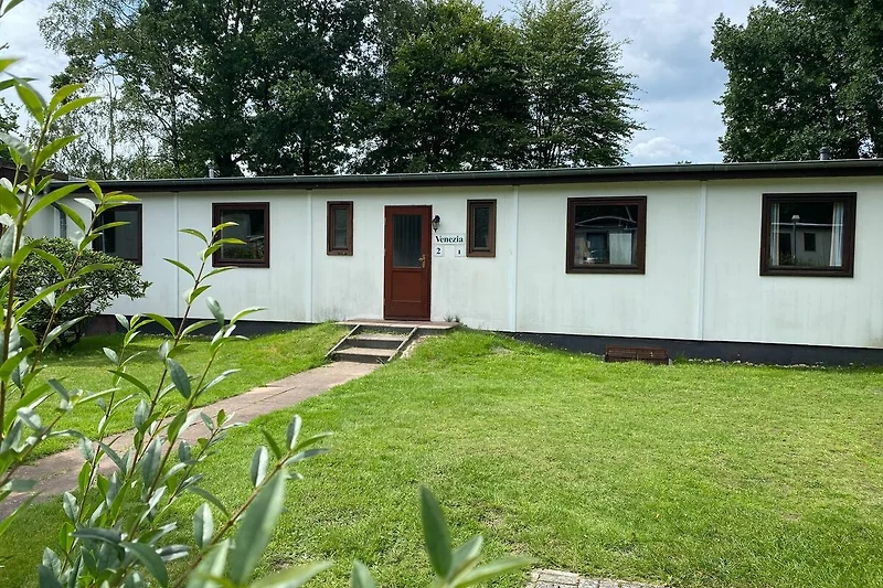Außenseite Ferienhaus (Sommer)