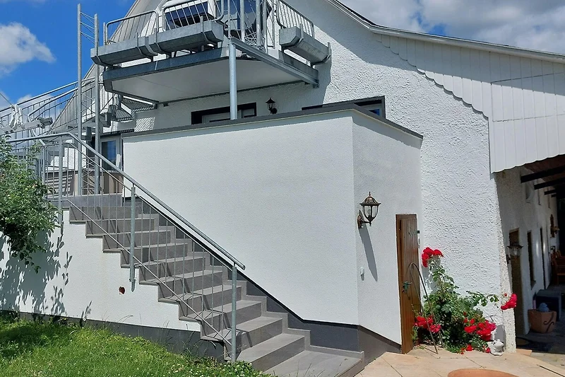 Außenseite Ferienhaus (Sommer)