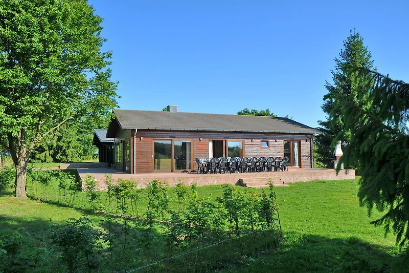 Außenseite Ferienhaus (Sommer)