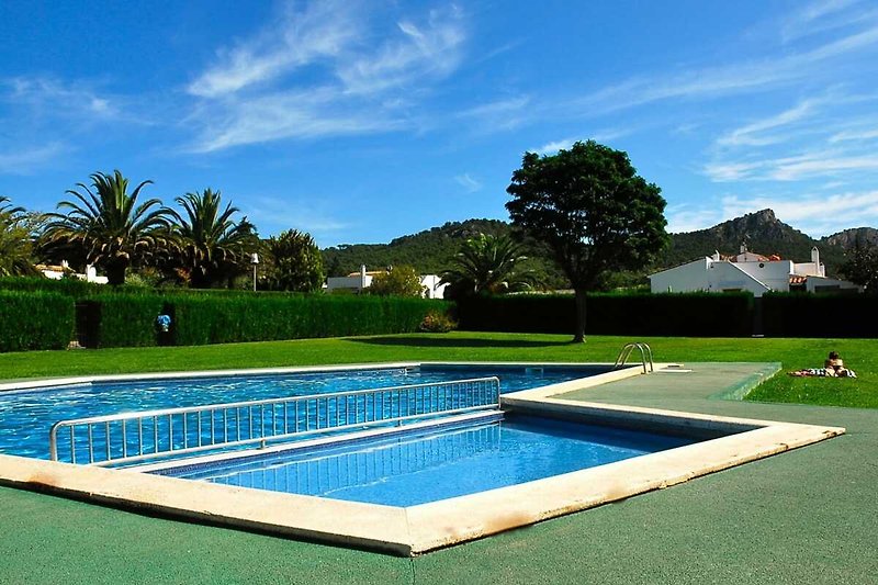 Piscina casa vacanze