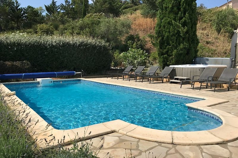 Piscina casa vacanze