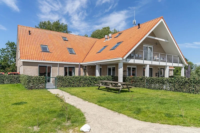 Außenseite Ferienhaus (Sommer)