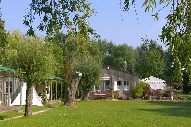 Außenseite Ferienhaus (Sommer)
