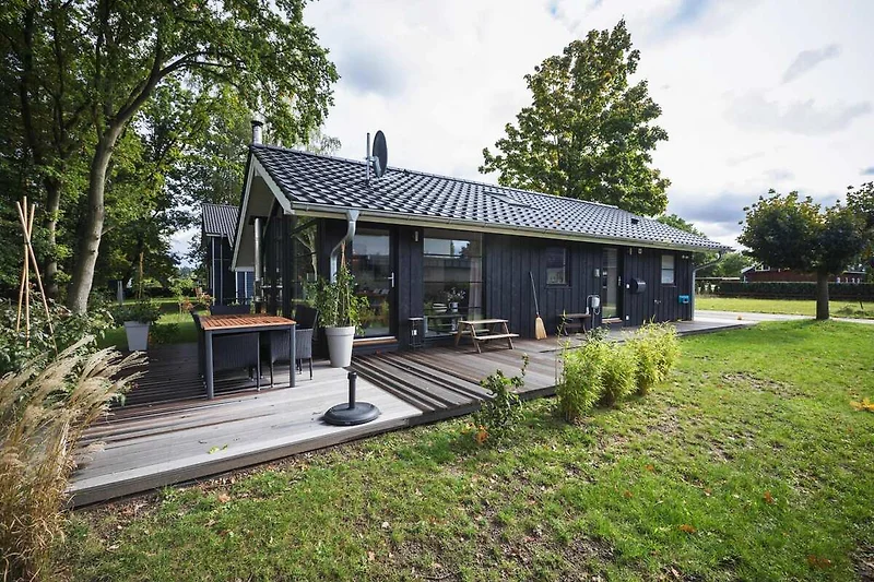 Außenseite Ferienhaus (Sommer)