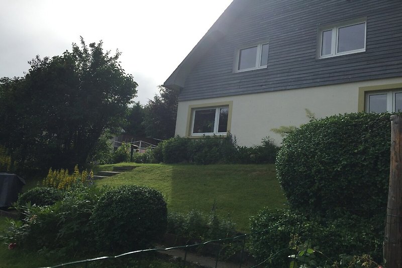 Außenseite Ferienhaus (Sommer)