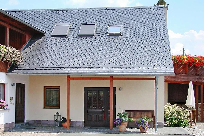 Außenseite Ferienhaus (Sommer)
