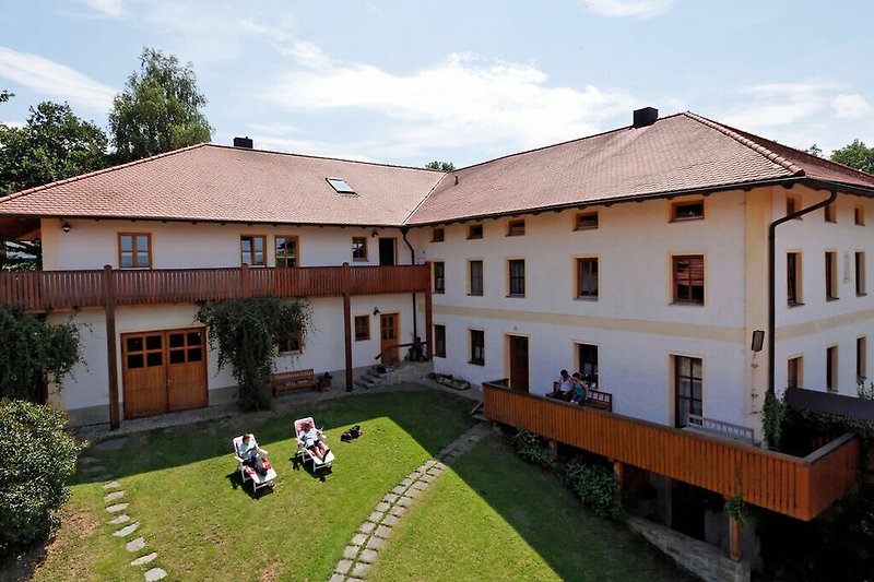 Außenseite Ferienhaus (Sommer)