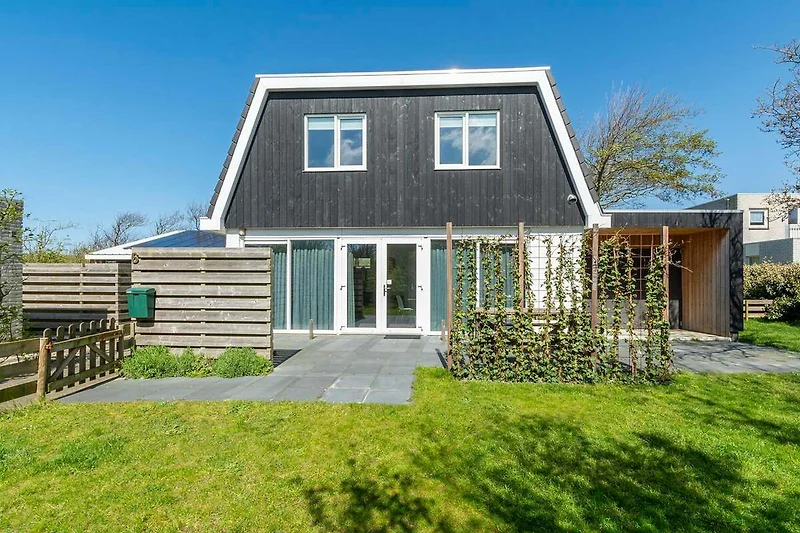 Außenseite Ferienhaus (Sommer)