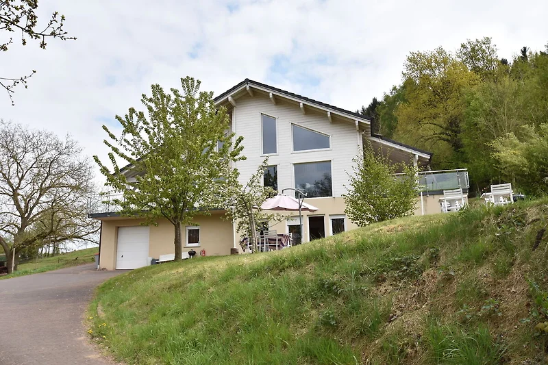 Außenseite Ferienhaus (Sommer)