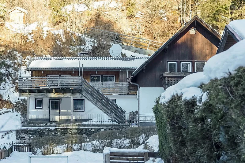 Exterieur vakantiehuis (winter)