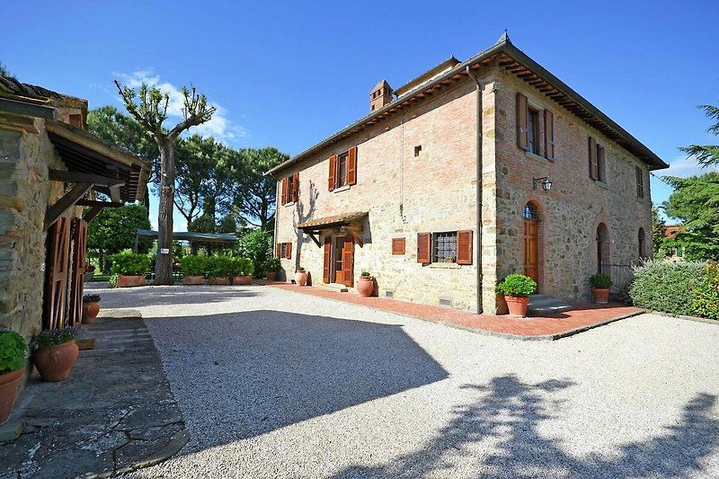 Außenseite Ferienhaus (Sommer)