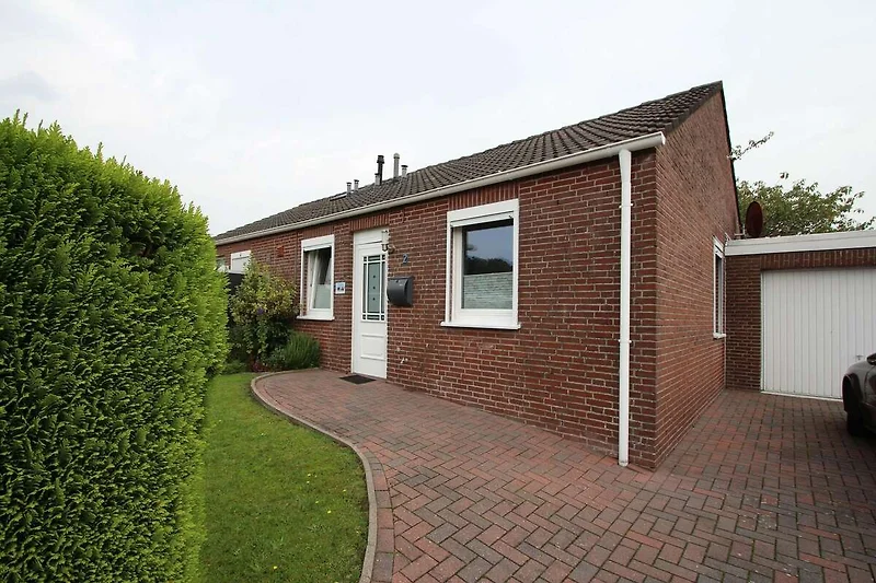 Außenseite Ferienhaus (Sommer)