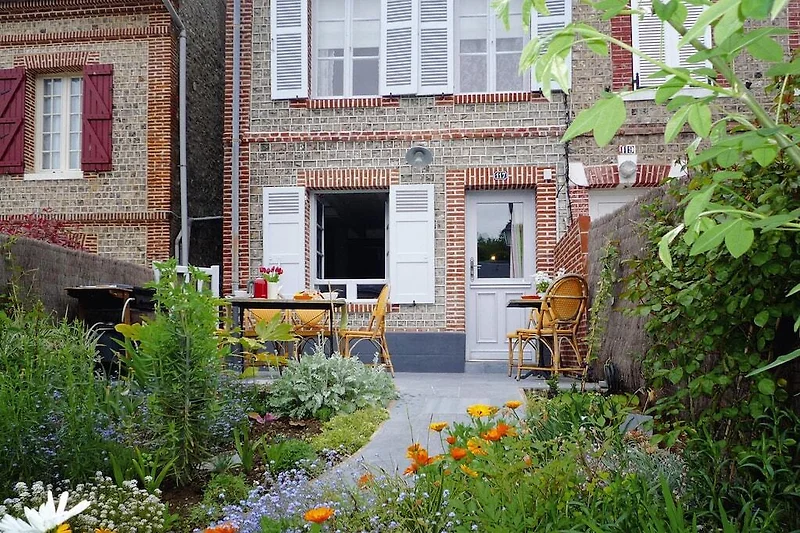 Außenseite Ferienhaus (Sommer)