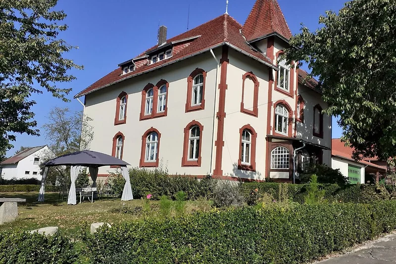 Außenseite Ferienhaus (Sommer)