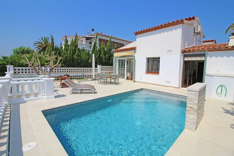 Piscina casa vacanze
