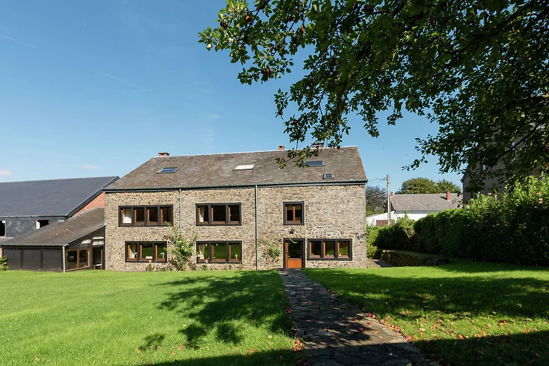 Außenseite Ferienhaus (Sommer)