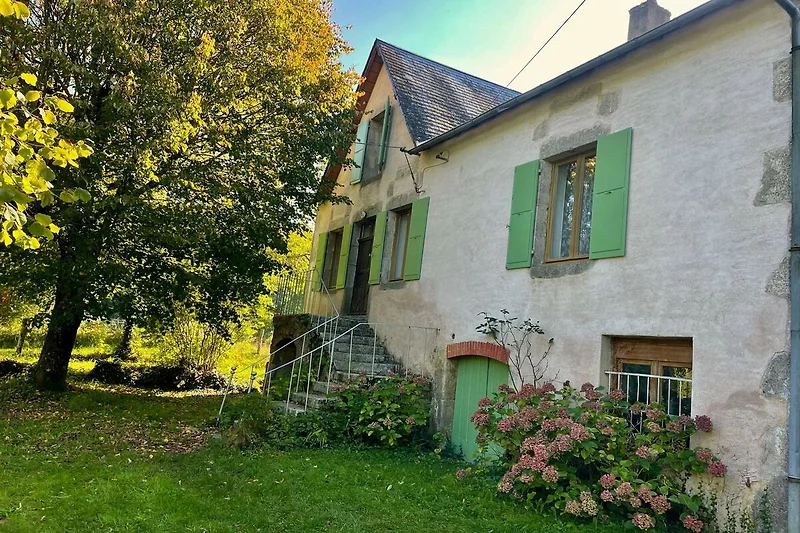 Außenseite Ferienhaus (Sommer)