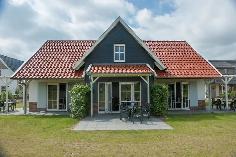 Außenseite Ferienhaus (Sommer)