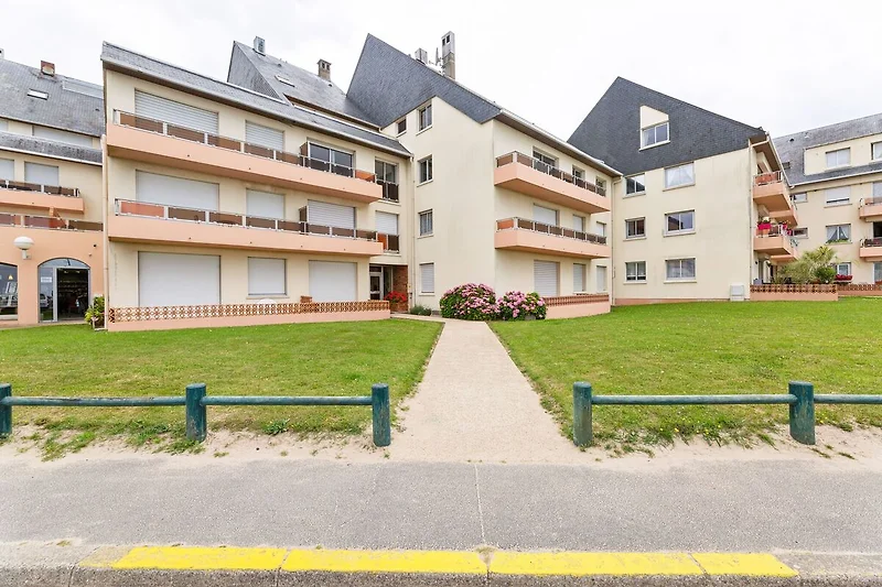Außenseite Ferienhaus (Sommer)