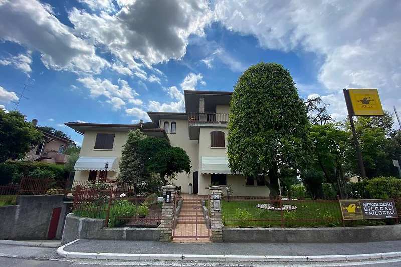 Außenseite Ferienhaus (Sommer)
