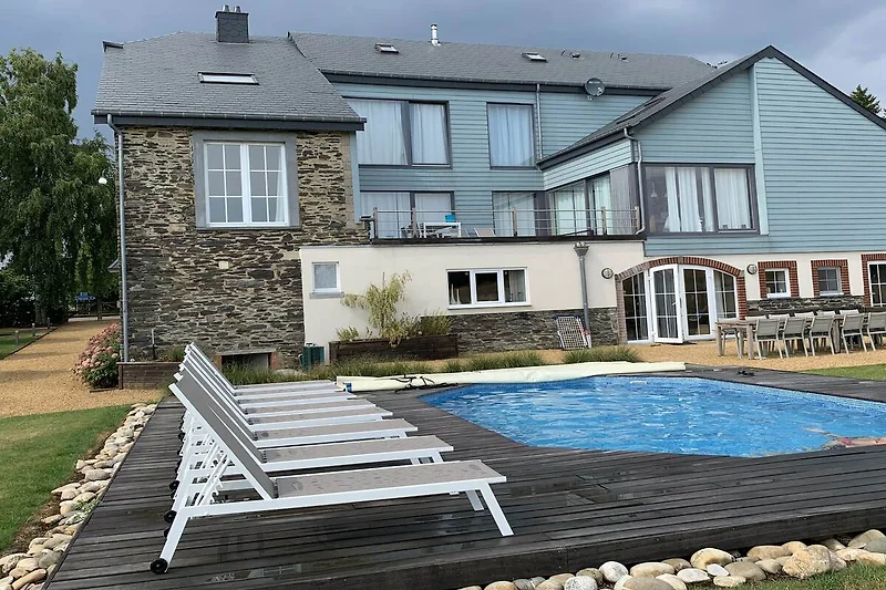 Außenseite Ferienhaus (Sommer)