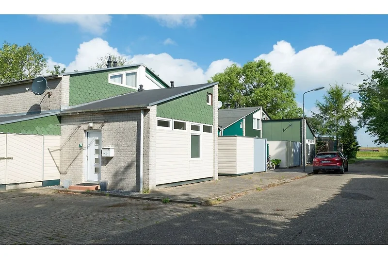 Außenseite Ferienhaus (Sommer)