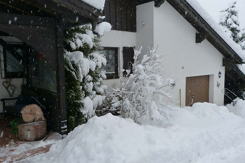 Außenseite Ferienhaus (Winter)