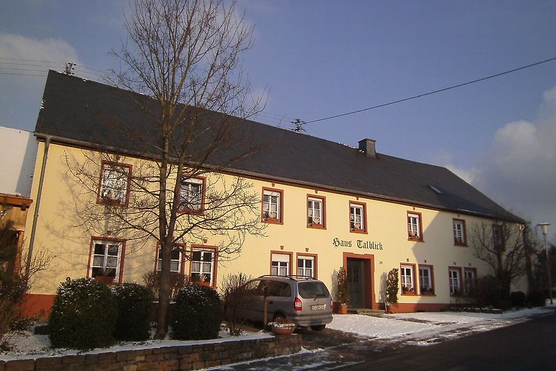 Außenseite Ferienhaus (Winter)