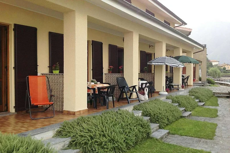 Außenseite Ferienhaus (Sommer)