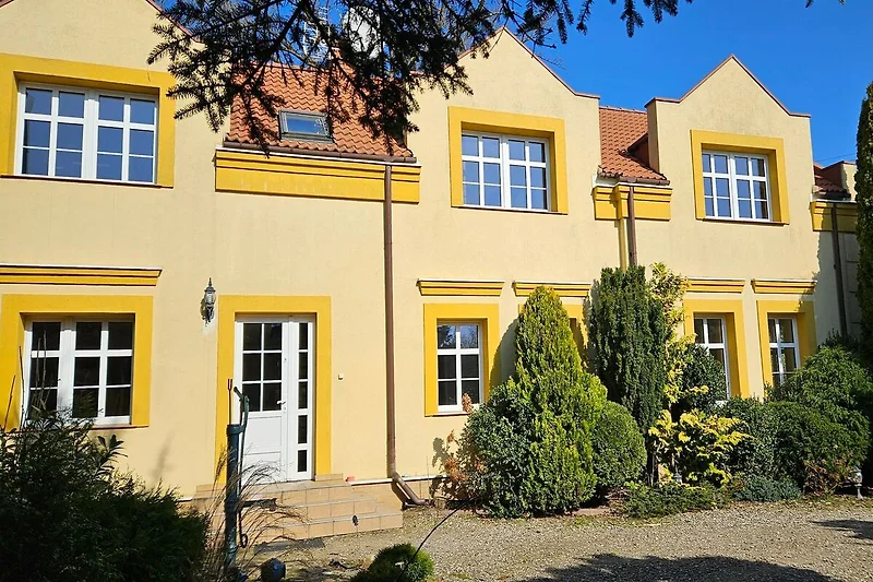 Außenseite Ferienhaus (Sommer)
