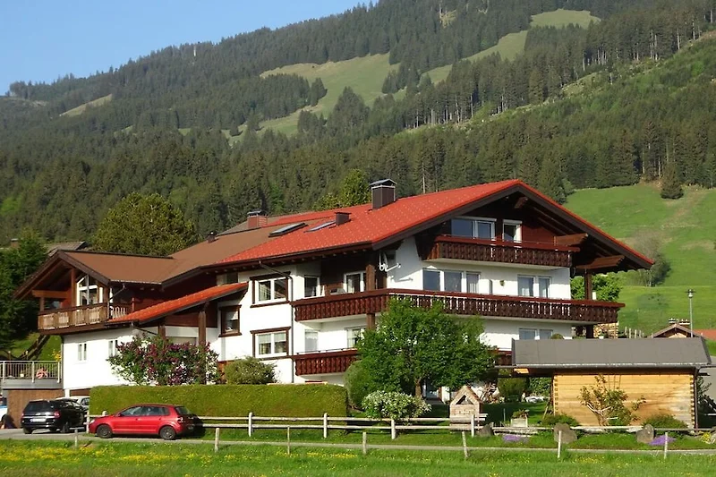 Außenseite Ferienhaus (Sommer)