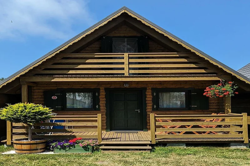 Außenseite Ferienhaus (Sommer)
