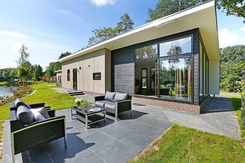 Außenseite Ferienhaus (Sommer)