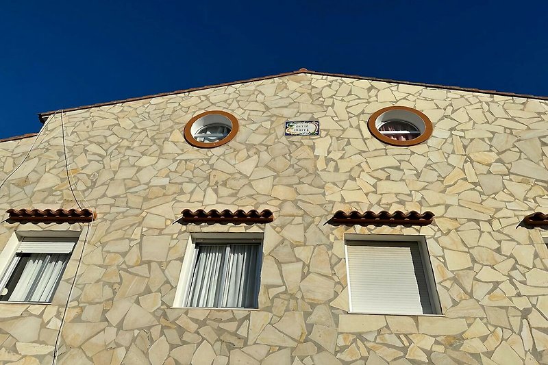 Außenseite Ferienhaus (Sommer)