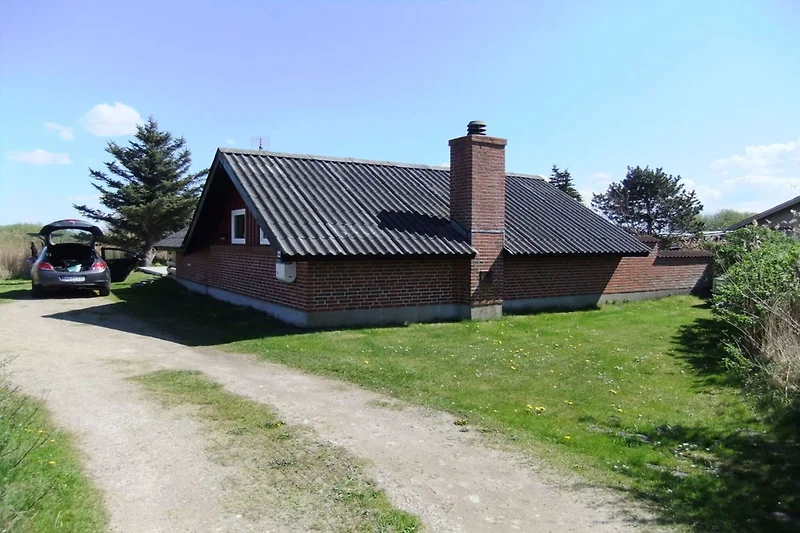 Widok na dom (lato)