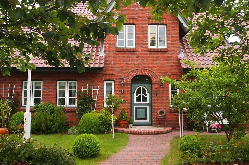 Außenseite Ferienhaus (Sommer)