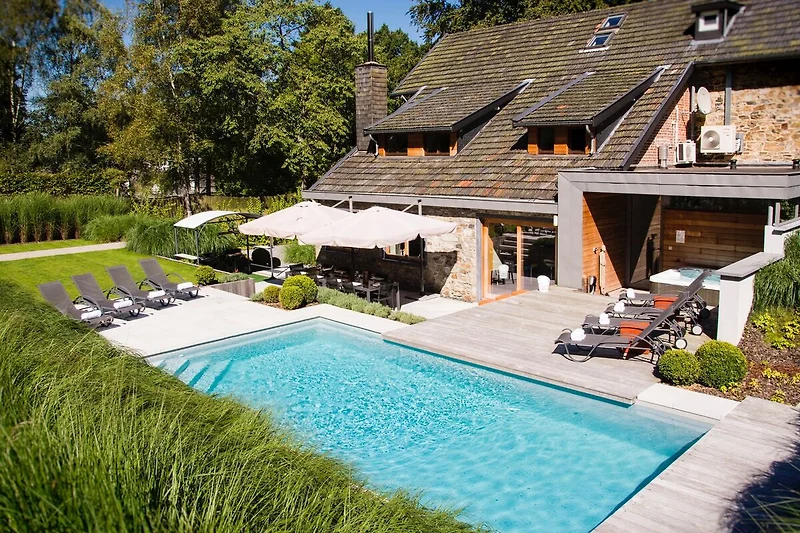 Außenseite Ferienhaus (Sommer)