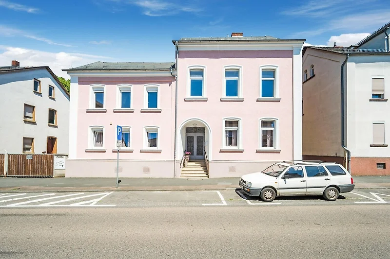Widok na dom (lato)