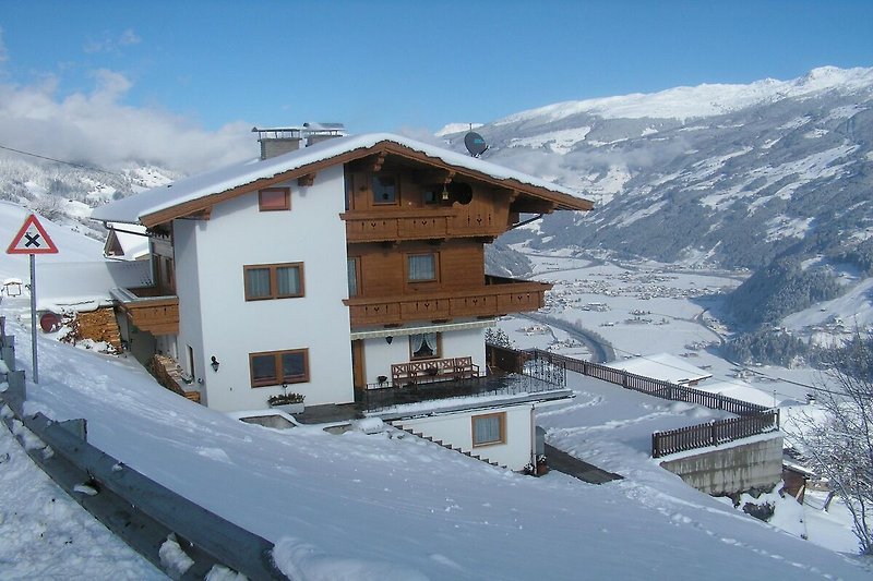 Außenseite Ferienhaus (Winter)